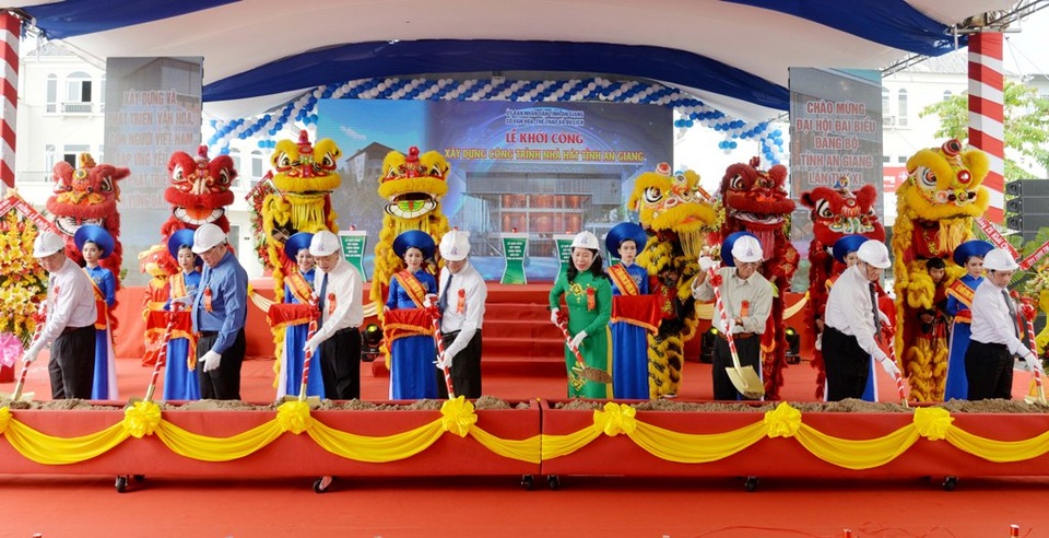 An Giang khởi công xây dựng nhà hát trị giá hơn 215 tỷ đồng - 2 An Giang khởi công xây dựng nhà hát trị giá hơn 215 tỷ đồng - 2