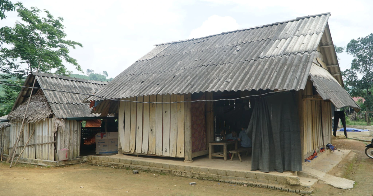 Gallery - Cụ bà gãy chân không có tiền rút đinh, mơ căn nhà kiên cố tuổi xế chiều | Báo Dân trí