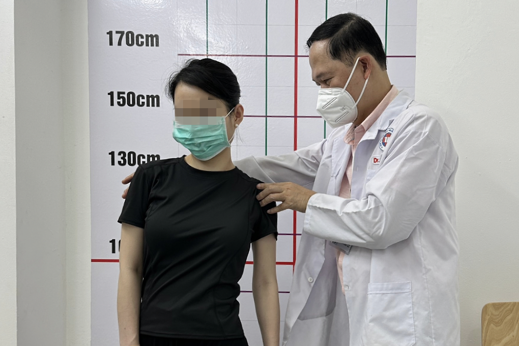 Gù lưng, thoái hóa khớp, đổi dáng sau khi mang thai và khuyến cáo từ bác sĩ - 2 Gù lưng, thoái hóa khớp, đổi dáng sau khi mang thai và khuyến cáo từ bác sĩ - 2