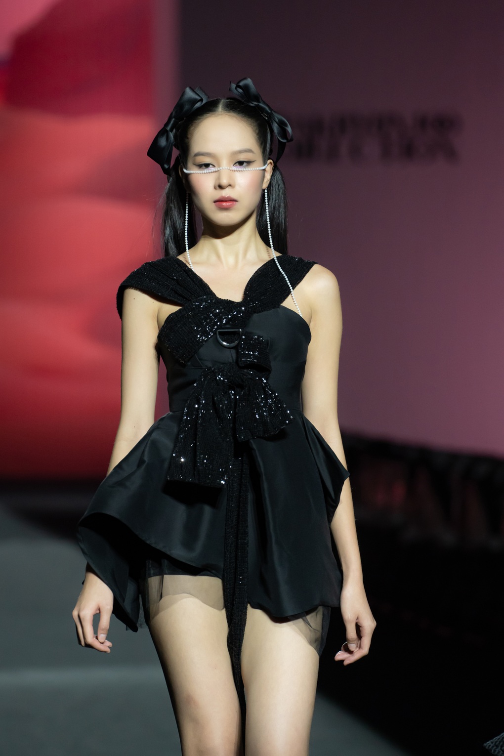 Bảo Hà trở lại Tuần lễ thời trang Seoul, đọ catwalk với dàn mẫu nước ngoài - 5 Bảo Hà trở lại Tuần lễ thời trang Seoul, đọ catwalk với dàn mẫu nước ngoài - 5