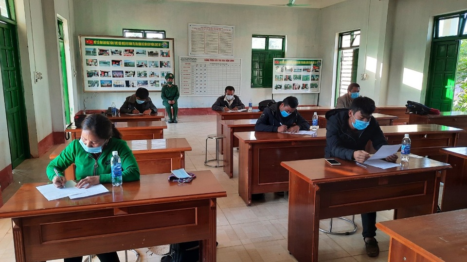 Phát hiện 6 người băng rừng nhập cảnh trái phép vào Việt Nam - 2 Phát hiện 6 người băng rừng nhập cảnh trái phép vào Việt Nam - 2