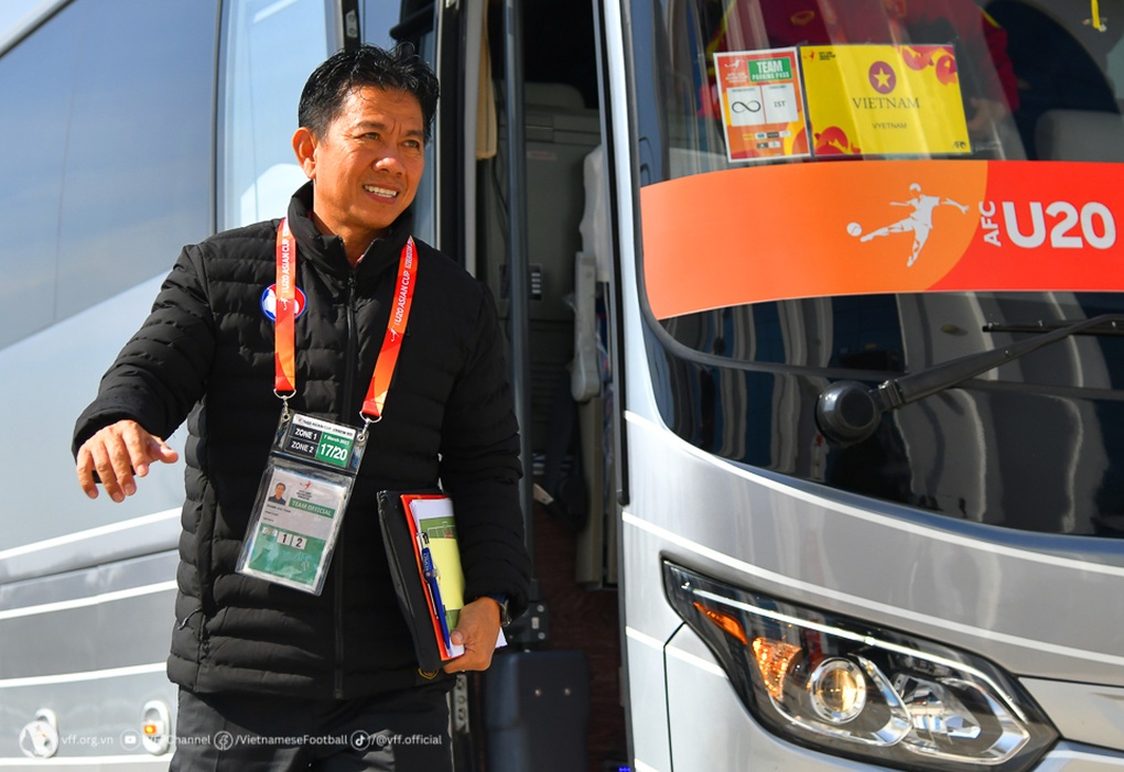HLV Hoàng Anh Tuấn dẫn dắt Olympic Việt Nam dự Asiad 19 - 2 HLV Hoàng Anh Tuấn dẫn dắt Olympic Việt Nam dự Asiad 19 - 2