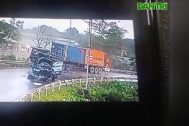 Tại nạn liên tiếp trên khúc cua hẹp cầu Dinh