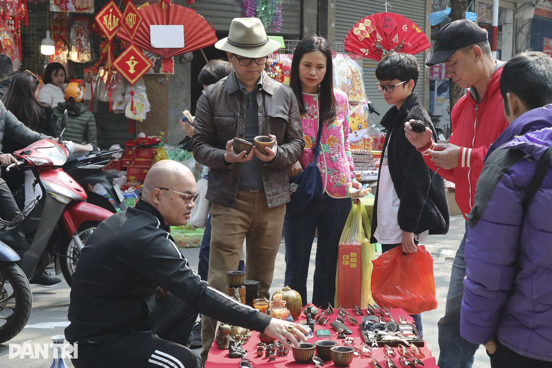 Hà Nội bình yên dưới nắng vàng rực rỡ ngày 30 Tết - 14 Hà Nội bình yên dưới nắng vàng rực rỡ ngày 30 Tết - 14
