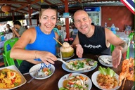 Đến Việt Nam 4 lần, khách Tây ngỡ ngàng phát hiện món có cách ăn lạ