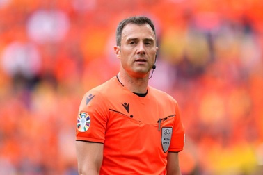 Trọng tài liên quan bán độ cầm còi trận Man Utd - Tottenham