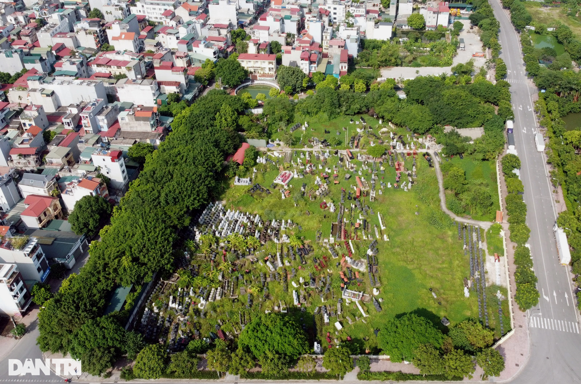 Đất cho trường học, cây xanh ở Hà Nội bị quy hoạch vào nơi có nghĩa trang - 8 Đất cho trường học, cây xanh ở Hà Nội bị quy hoạch vào nơi có nghĩa trang - 8