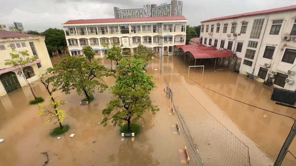 Trường học giữa Hà Nội đóng cổng 10 ngày liên tiếp kể từ trận lụt 30/9 - 2 Trường học giữa Hà Nội đóng cổng 10 ngày liên tiếp kể từ trận lụt 30/9 - 2