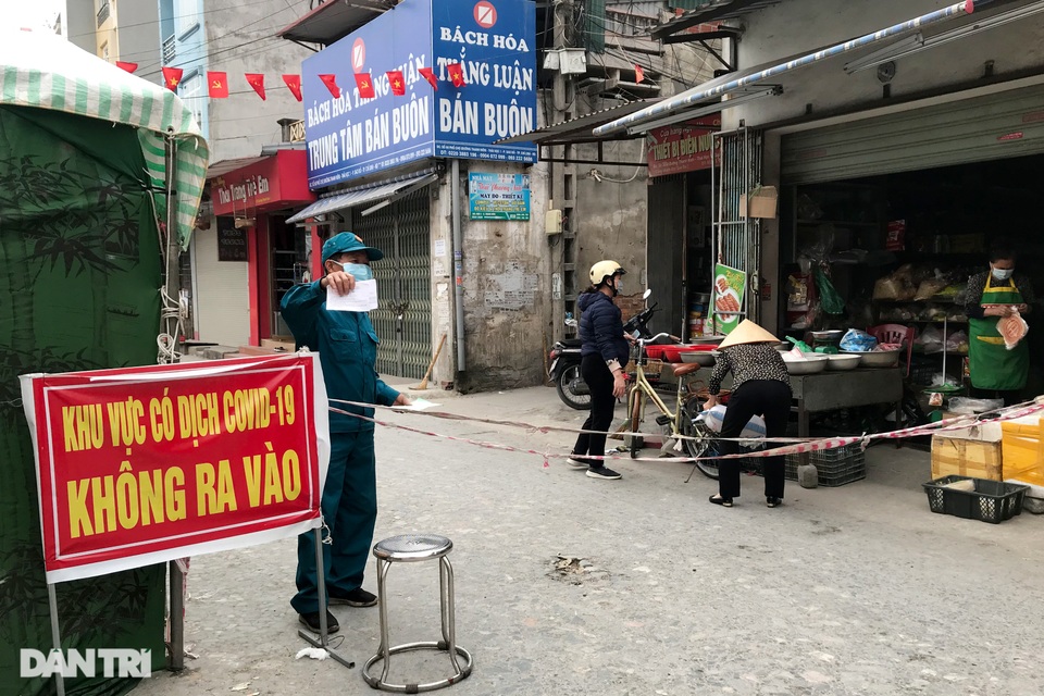 Người dân tâm dịch thành phố Chí Linh đi chợ bằng thẻ theo ngày chẵn lẻ - 1 Người dân tâm dịch thành phố Chí Linh đi chợ bằng thẻ theo ngày chẵn lẻ - 1