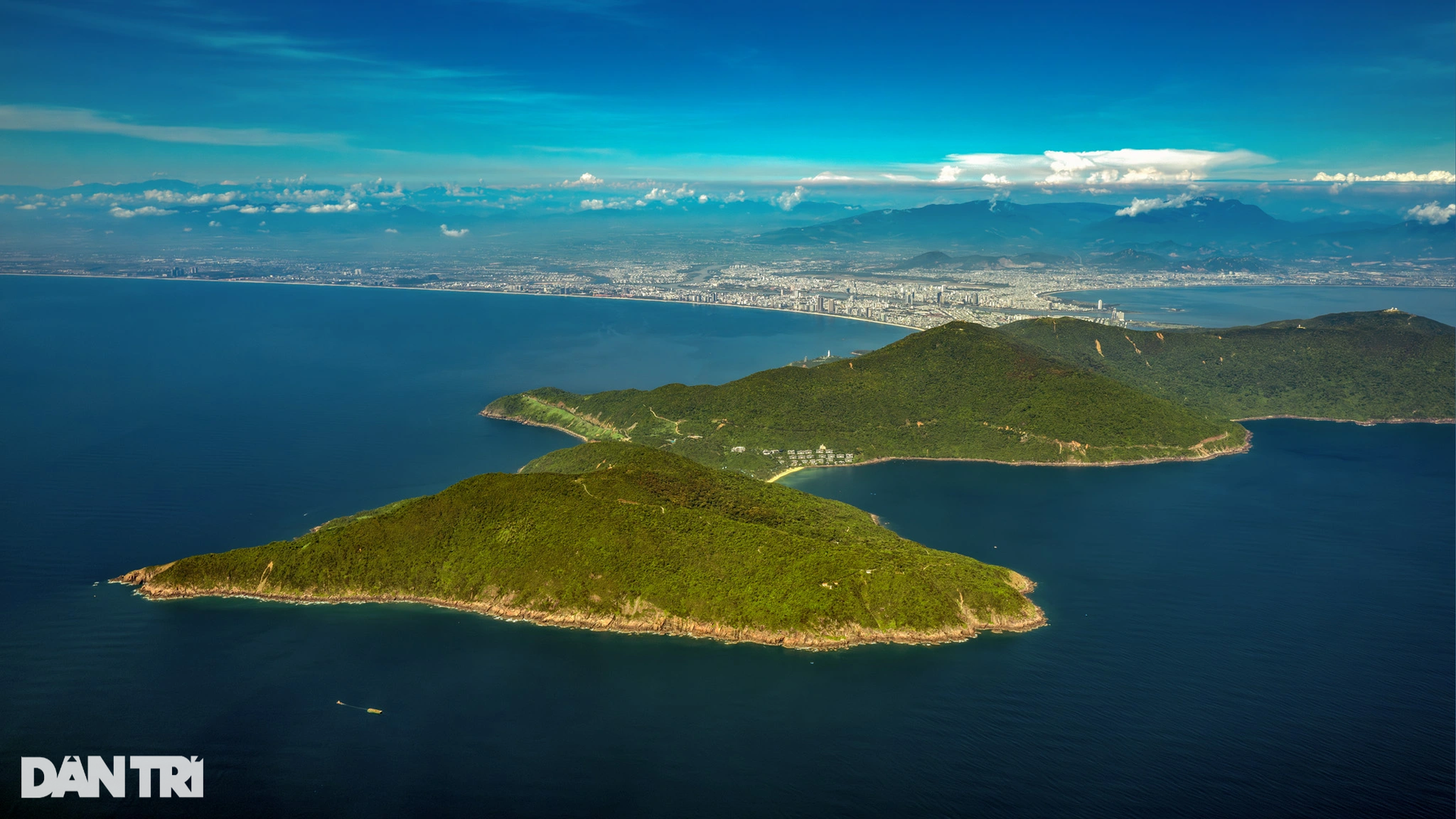 Bay trực thăng ra biển Đông 16km ngắm toàn cảnh TP Đà Nẵng - 5 Bay trực thăng ra biển Đông 16km ngắm toàn cảnh TP Đà Nẵng - 5