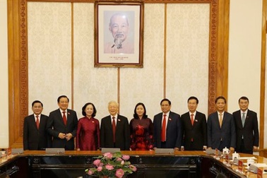 Bộ Chính trị phân công công tác với 1 Ủy viên Bộ Chính trị, 1 Bí thư TƯ