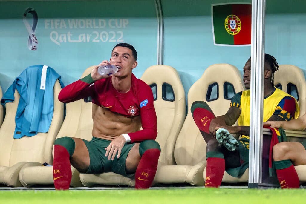 Cristiano Ronaldo dự bị ở Bồ Đào Nha: Bi kịch ngôi sao hết thời? - 3 Cristiano Ronaldo dự bị ở Bồ Đào Nha: Bi kịch ngôi sao hết thời? - 3