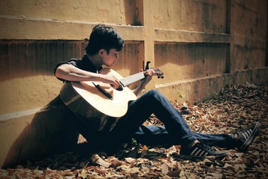 Dùng guitar "hút" dân mạng, 9X có kênh youtube 5 triệu lượt xem