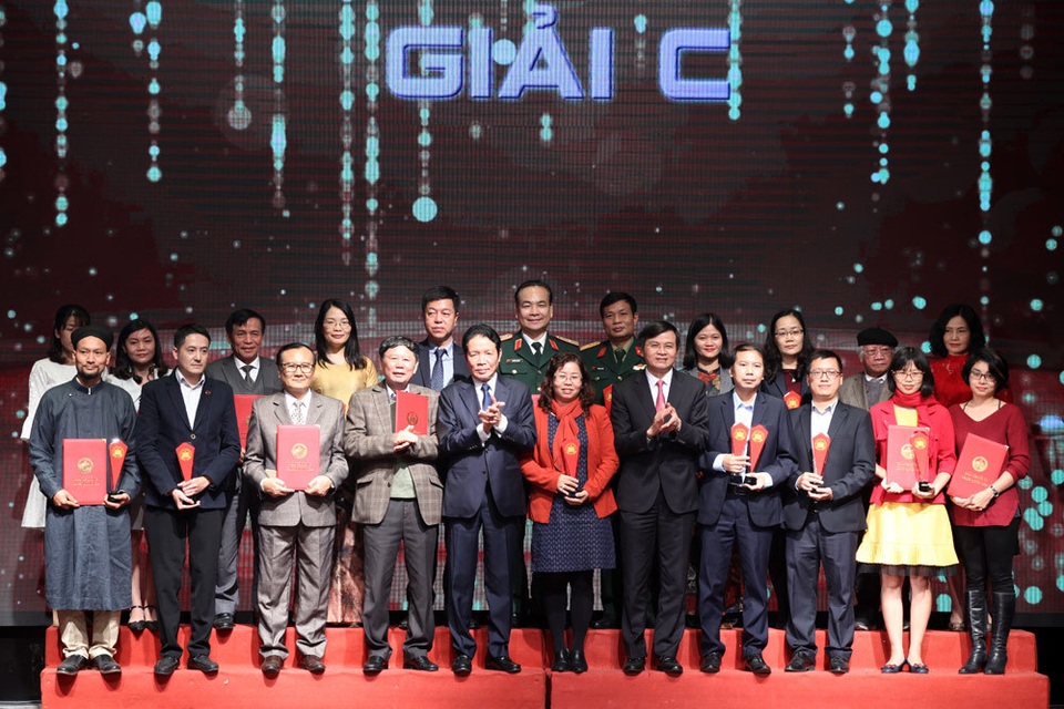 Bộ sách của cố GS Phan Huy Lê được trao giải A “Sách Quốc gia lần 2” - 3 Bộ sách của cố GS Phan Huy Lê được trao giải A “Sách Quốc gia lần 2” - 3