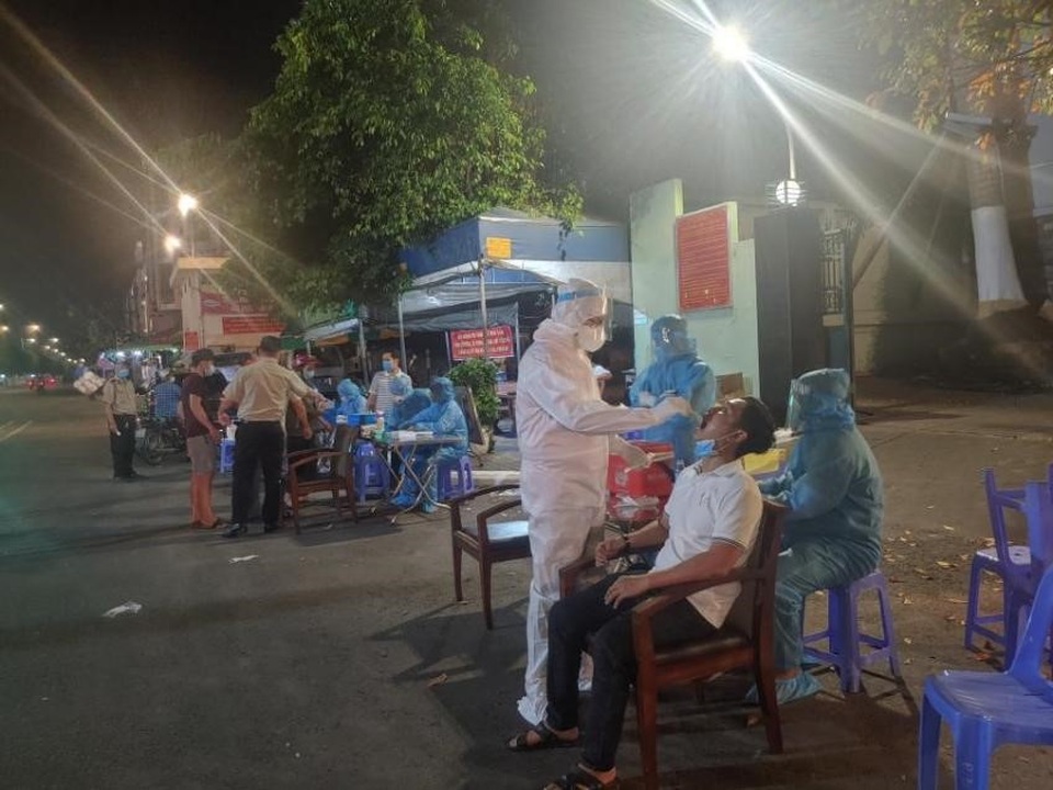 Thêm một trường hợp dương tính SARS-CoV-2 trong ổ dịch Tân Sơn Nhất - 4 Thêm một trường hợp dương tính SARS-CoV-2 trong ổ dịch Tân Sơn Nhất - 4