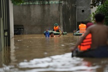 Cứu trợ người dân vùng bão lũ: Vượt lên cảm tính