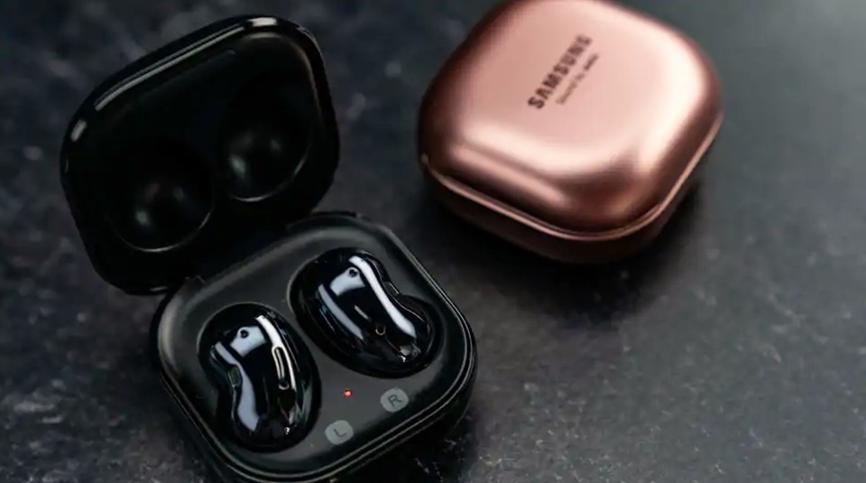 Đọ Galaxy Buds Live với AirPods Pro: Thiết kế lạ, dung lượng pin lâu hơn - 5 Đọ Galaxy Buds Live với AirPods Pro: Thiết kế lạ, dung lượng pin lâu hơn - 5