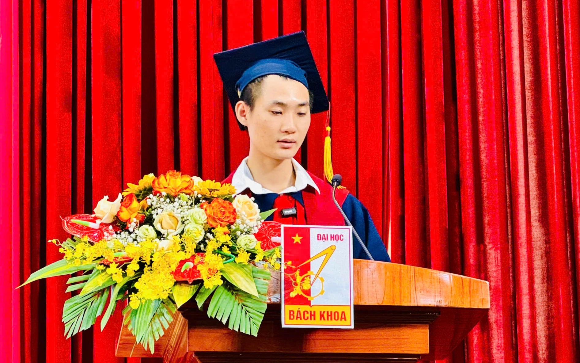 Thay bố mẹ viết giấc mơ đi học, nam sinh tốt nghiệp xuất sắc ĐH Bách khoa - 5 Thay bố mẹ viết giấc mơ đi học, nam sinh tốt nghiệp xuất sắc ĐH Bách khoa - 5