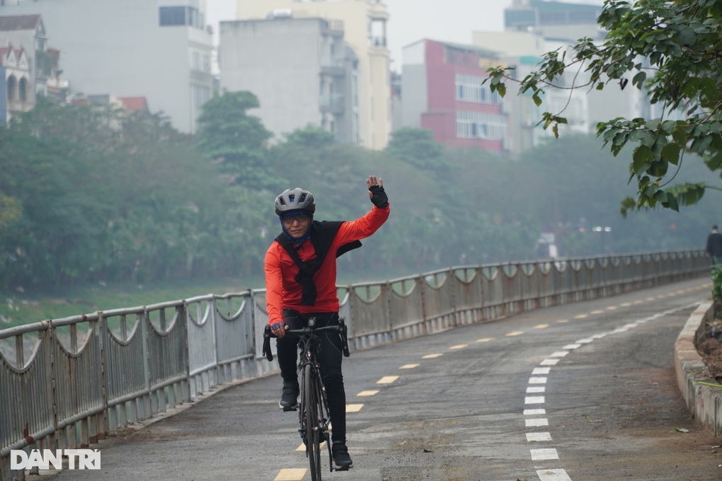 Người dân trải nghiệm tuyến đường đầu tiên dành cho xe đạp ở Hà Nội - 1 Người dân trải nghiệm tuyến đường đầu tiên dành cho xe đạp ở Hà Nội - 1