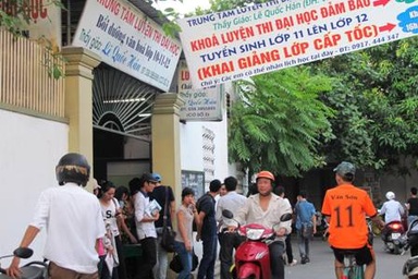 Lò luyện “tăng tốc” vào mùa thi