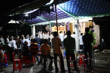 Hai chị em bị sét đánh chết ngoài đồng