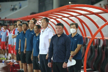 HLV Trương Việt Hoàng dẫn dắt CLB TPHCM