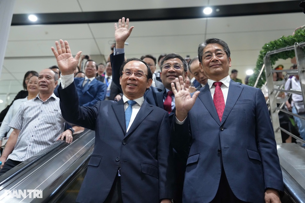 Xếp hàng 2 giờ vẫn chưa được trải nghiệm Metro số 1 TPHCM - 1