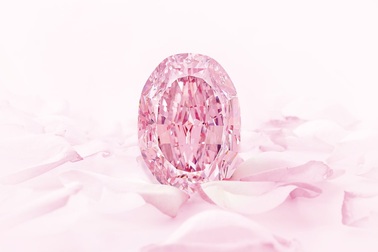 Viên kim cương hồng "cực hiếm" giá gần 27 triệu USD