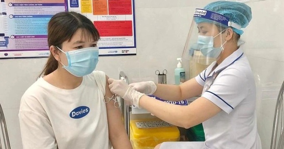 Quảng Ngãi ưu tiên tiêm vắc xin phòng Covid-19 cho giáo viên - 1 Quảng Ngãi ưu tiên tiêm vắc xin phòng Covid-19 cho giáo viên - 1