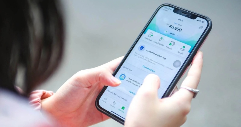 Nhân sự trẻ 1.000 đồng trong túi không có, muối mặt xin tiền người đi đường - 1 Nhân sự trẻ 1.000 đồng trong túi không có, muối mặt xin tiền người đi đường - 1