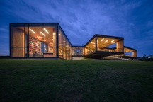 Quán cà phê thiết kế "độc nhất vô nhị" nằm ẩn mình giữa đồi trà xanh