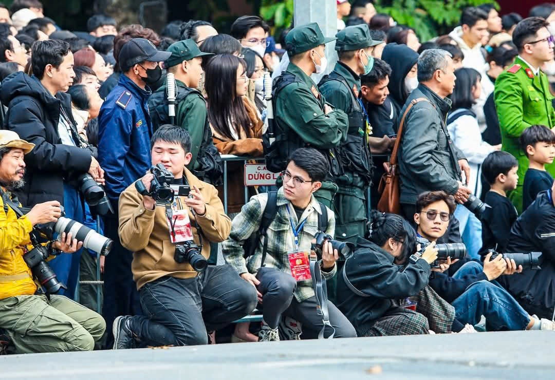 Gen Z làm báo thời AI: “Vượt ải” nhờ ngách đi mới và khả năng đa nhiệm