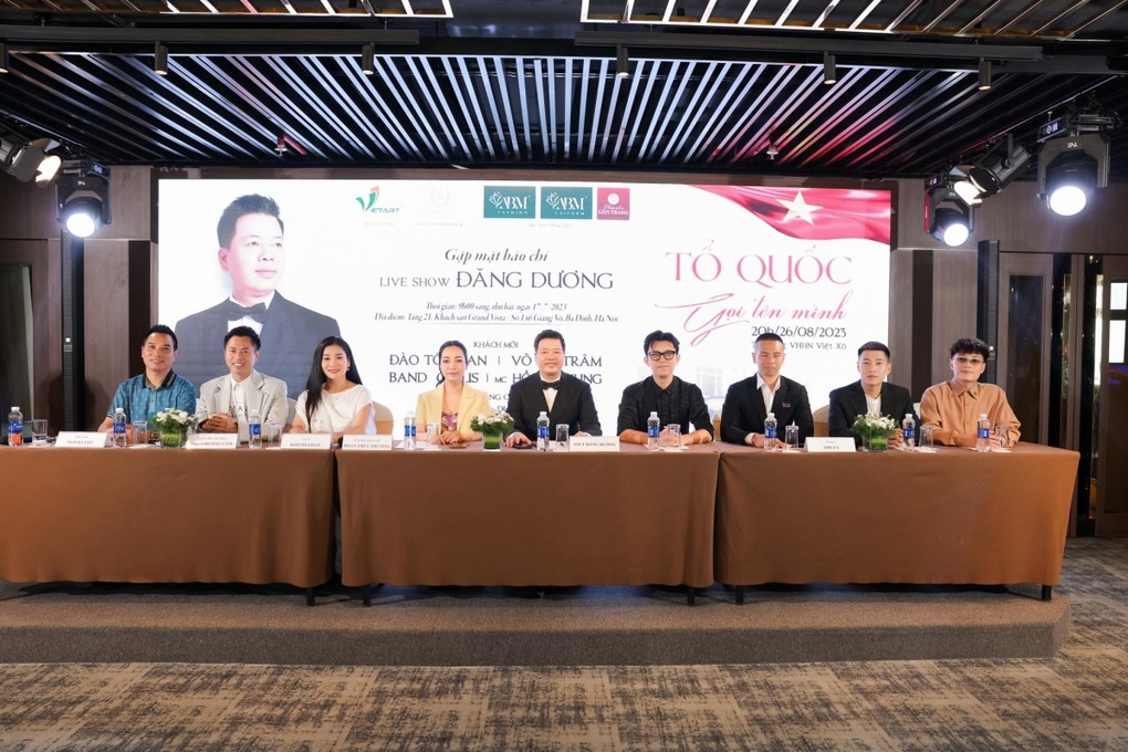 NSƯT Đăng Dương xúc động, tiết lộ lý do chưa hát song ca với vợ - 1 NSƯT Đăng Dương xúc động, tiết lộ lý do chưa hát song ca với vợ - 1