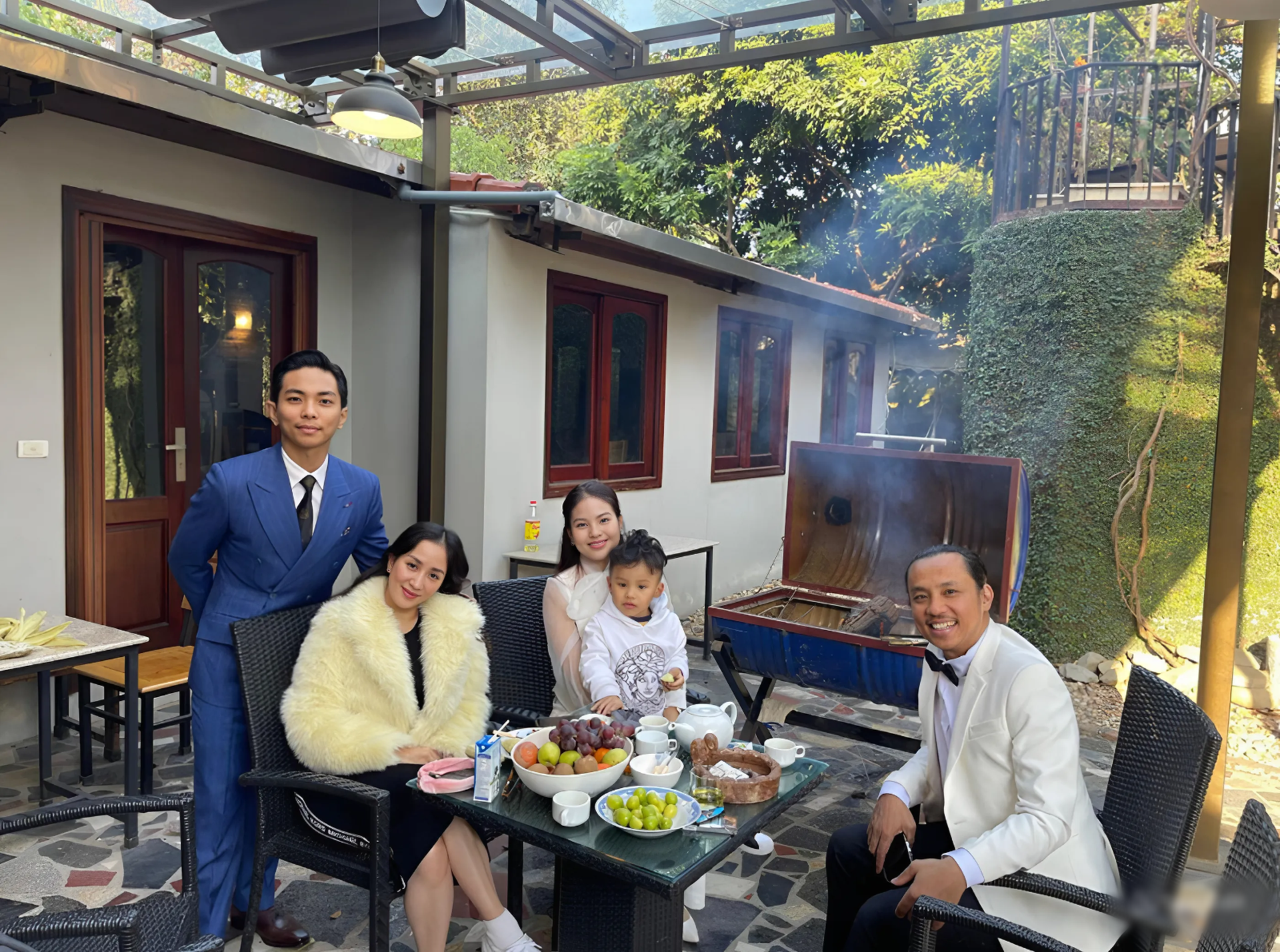Mối quan hệ đặc biệt giữa bộ ba kiện tướng Khánh Thi - Phan Hiển - Chí Anh - 7 Mối quan hệ đặc biệt giữa bộ ba kiện tướng Khánh Thi - Phan Hiển - Chí Anh - 7