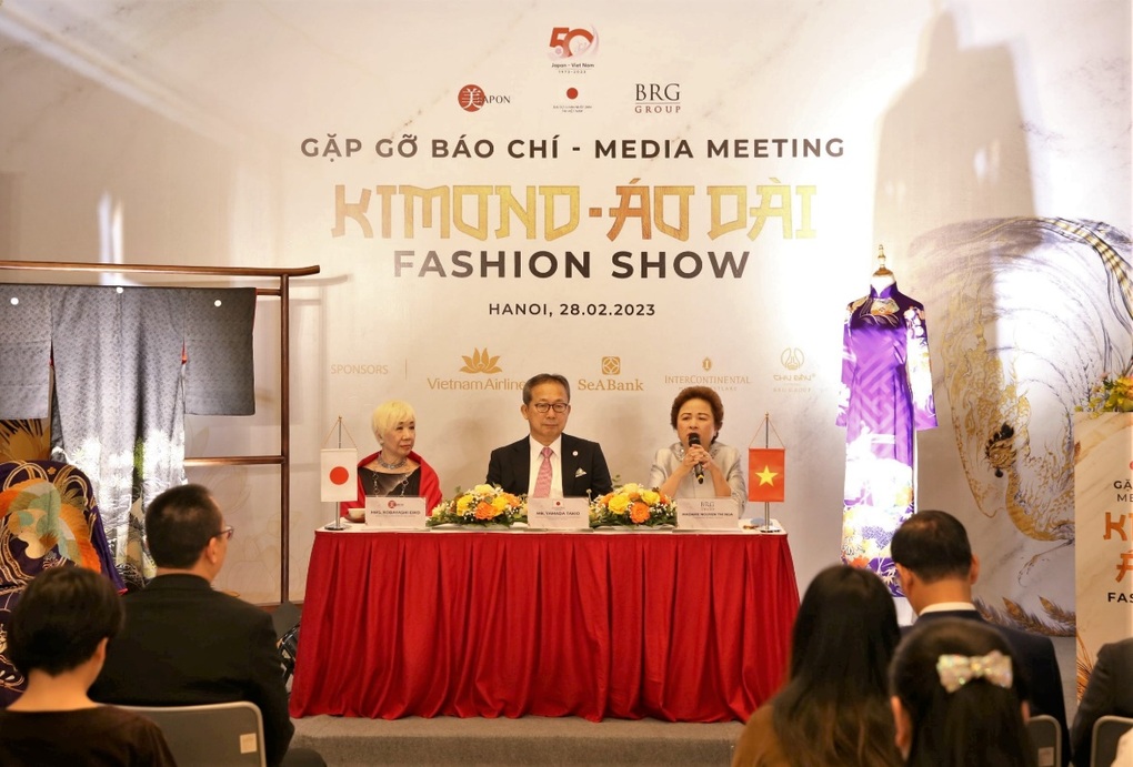 Kimono - Aodai Fashion Show: Giao lưu văn hóa 50 năm quan hệ Việt Nam - Nhật Bản - 1 Kimono - Aodai Fashion Show: Giao lưu văn hóa 50 năm quan hệ Việt Nam - Nhật Bản - 1