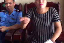 Xôn xao clip cán bộ giao thông trách mắng người dân vì tự ý vá đường