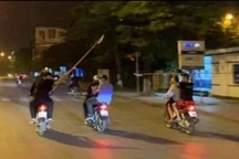 Bắt giữ 22 đối tượng đi xe máy cầm hung khí đuổi nhau trên đường