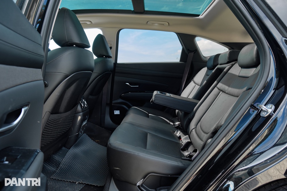 Đánh giá Hyundai Tucson: Khi xe Hàn không còn mờ nhạt về cảm giác lái - 22 Đánh giá Hyundai Tucson: Khi xe Hàn không còn mờ nhạt về cảm giác lái - 22