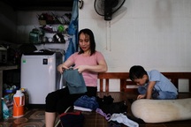 Nghỉ 5 ngày lễ, công nhân nghèo vừa về quê vừa lo