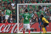 Vượt qua Jamaica, Mexico giành vé vào tứ kết