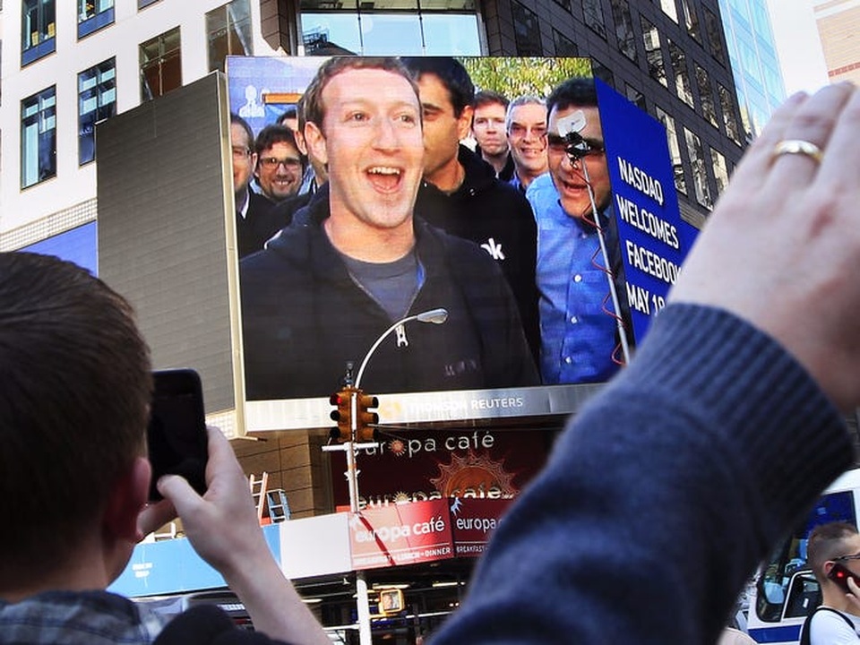 Kiếm 40 tỷ USD mỗi năm, ông chủ Facebook đang tiêu tiền như thế nào? - 1 Kiếm 40 tỷ USD mỗi năm, ông chủ Facebook đang tiêu tiền như thế nào? - 1