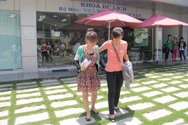 Nữ sinh “yểu điệu” bắt gọn tên cướp giật tài sản