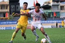Thủ môn Bùi Tiến Dũng được vào sân, FLC Thanh Hóa bị Nam Định cầm hòa