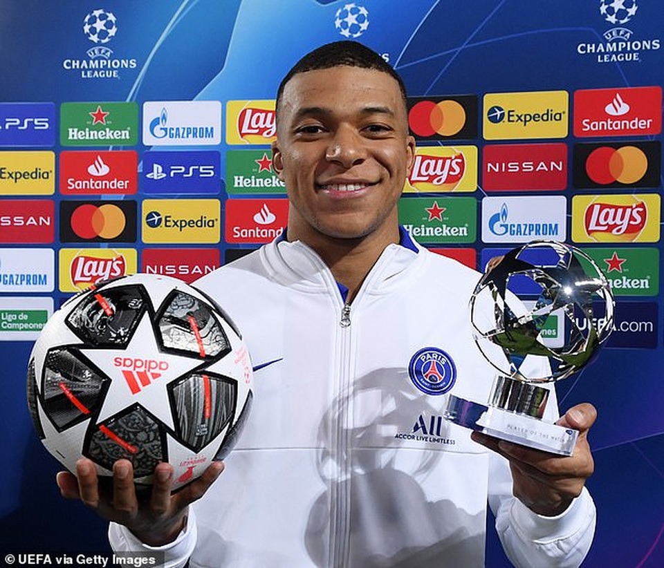 Lập hattrick trên sân Nou Camp, Mbappe làm lu mờ Messi - 3 Lập hattrick trên sân Nou Camp, Mbappe làm lu mờ Messi - 3