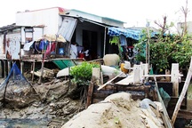 Khốn khổ hàng trăm hộ dân sống "treo" giữa phố tại Bình Định!