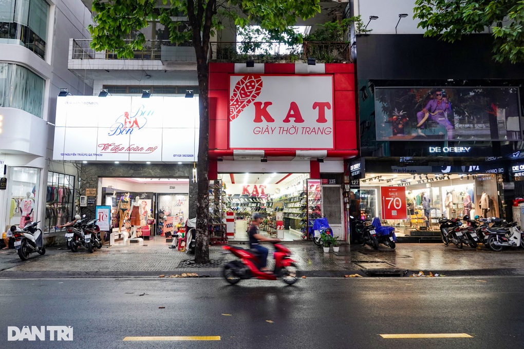 Shop thời trang chết la liệt: Hết thời hay hết tiền? - 1 Shop thời trang chết la liệt: Hết thời hay hết tiền? - 1