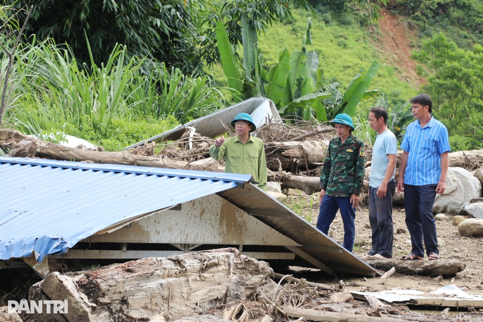 Cán bộ đi ghép nhà, ngủ nhờ nơi biên giới - 8 Cán bộ đi ghép nhà, ngủ nhờ nơi biên giới - 8