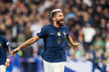 Giroud san bằng kỷ lục ghi bàn của Thierry Henry ở đội tuyển Pháp