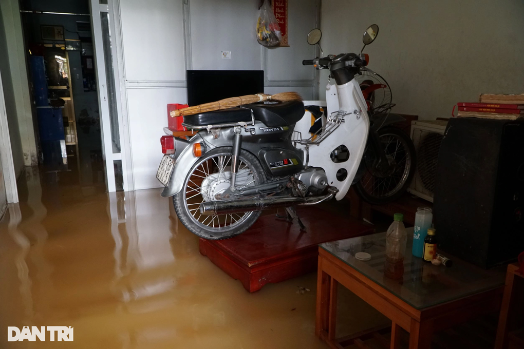 Người dân trở tay không kịp khi hồ thủy lợi lớn nhất vùng xả lũ - 4 Người dân trở tay không kịp khi hồ thủy lợi lớn nhất vùng xả lũ - 4