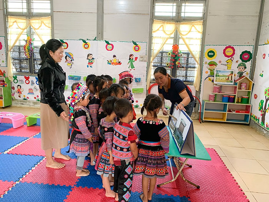 Cô giáo không lành lặn gieo mầm xanh nơi thung lũng trắng - 2 Cô giáo không lành lặn gieo mầm xanh nơi thung lũng trắng - 2